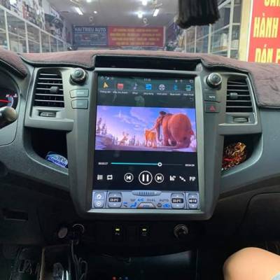 màn hình tesla android xe fortuner