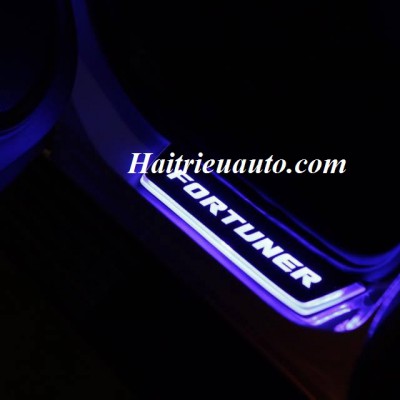 Nẹp bước chân có đèn Fortuner 2017