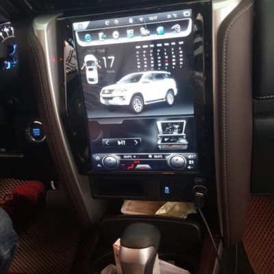 màn hình tesla cho xe fortuner 2018