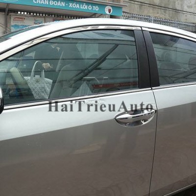 Viền khung kính xe altis