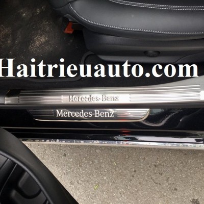 Nẹp bước chân trong Mercedes E200