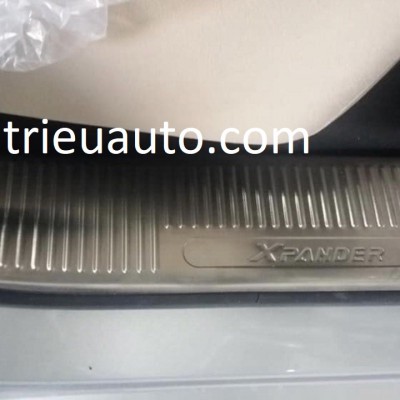 nẹp bước chân trong xe Xpander
