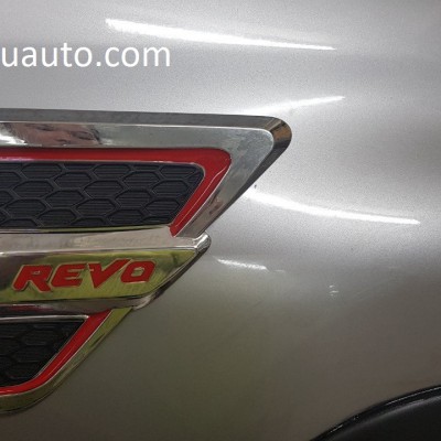 ốp hông xe revo 2018
