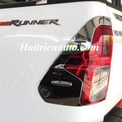 Viền đèn sau toyota Hilux 2017