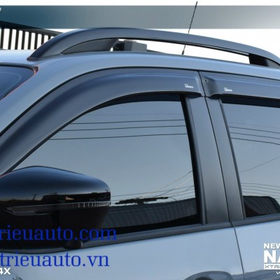 vè che mưa xe Nissan Navara 2021