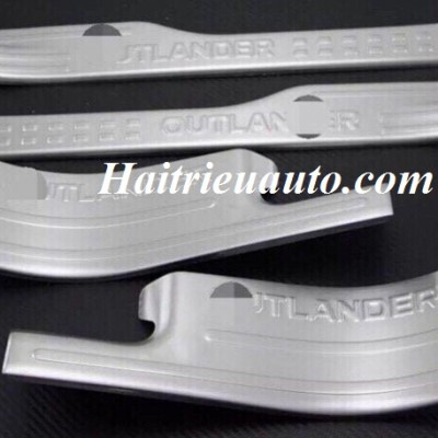 Nẹp bước chân trong Mitsubishi Outlander
