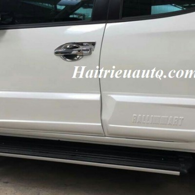 Ốp hông xe Triton