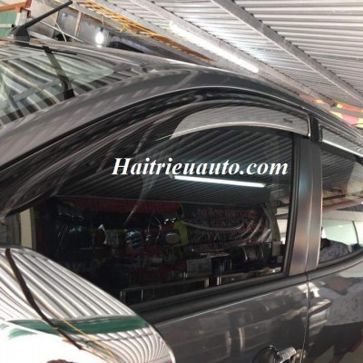 Vè che mưa đẹp Mitsubishi Triton
