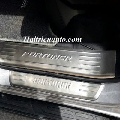 Nẹp bước chân trong ngoài Fortuner