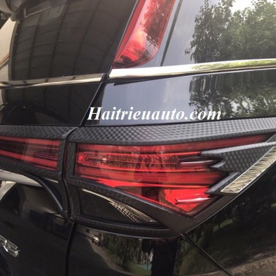 Viền đèn hậu cacbon Fortuner 2017