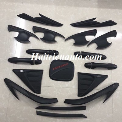 Đồ trang trí Fortuner màu đen