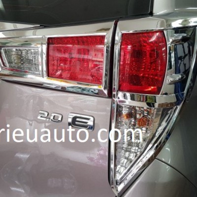 viền đèn sau cho xe innova 2017