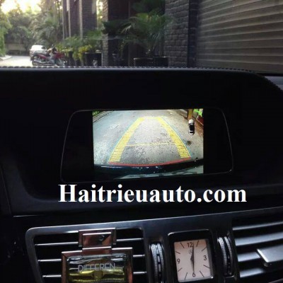Camera l&ugrave;i cho xe Mercedes E200