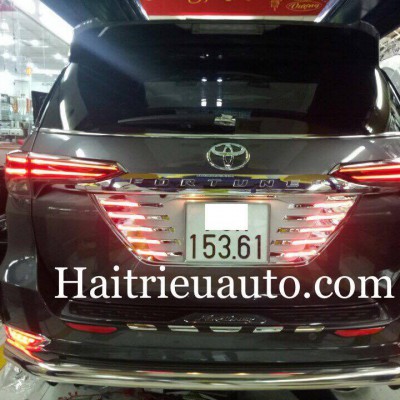 Ốp biển số có đèn Fortuner 2017
