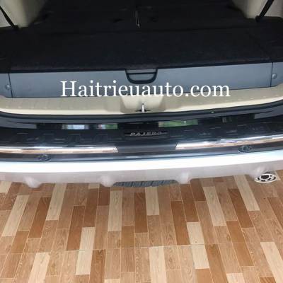 nẹp chống trầy cốp Mitshubishi Pajero Sport