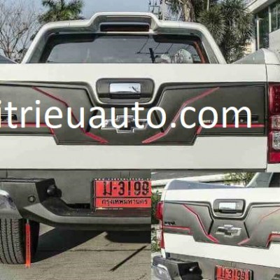 ốp trang trí cốp sau xe colorado