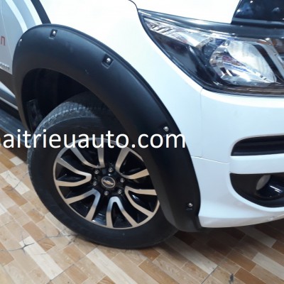 ốp cua lốp co đình cho xe colorado  2018