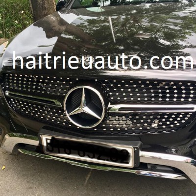 Mặt calang sao rơi theo xe Mercedes GLC