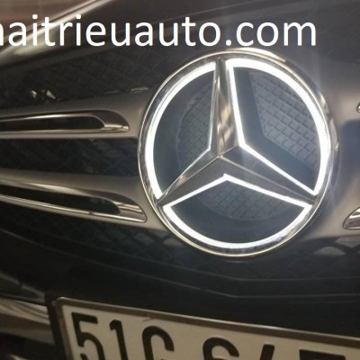 Logo đèn led theo xe Mercedes 