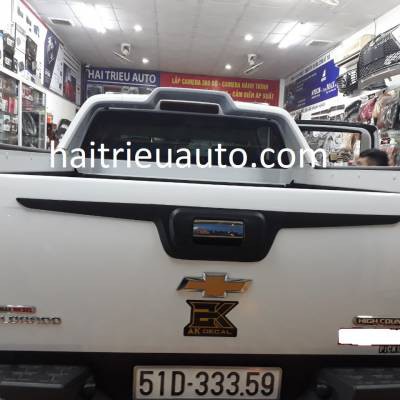 tay mở cốp xe colorado 