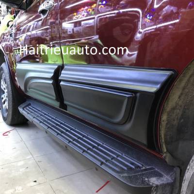 Ốp h&ocirc;ng xe Ford Everest