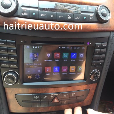 M&agrave;n h&igrave;nh android theo xe Mercedes CLS
