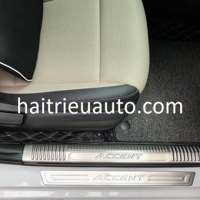 nẹp bước ch&acirc;n trong xe accent 2018