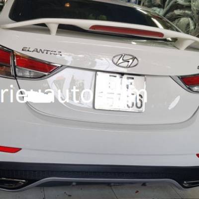 đuôi gió thể thao xe Elantra 2013
