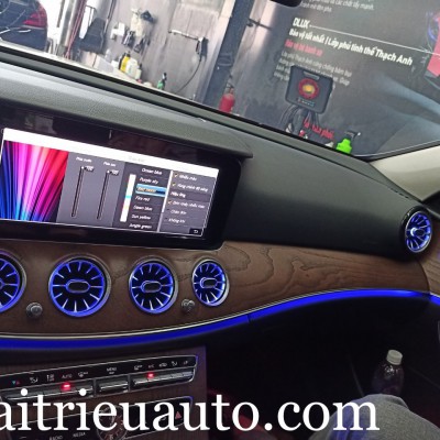 Cửa gi&oacute; Turbine đ&egrave;n LED theo xe Mercedes E200