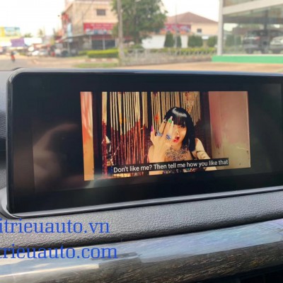 m&agrave;n h&igrave;nh android theo xe BMW X5 2018