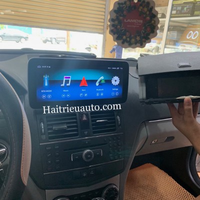 M&agrave;n h&igrave;nh android theo xe Mercedes C230