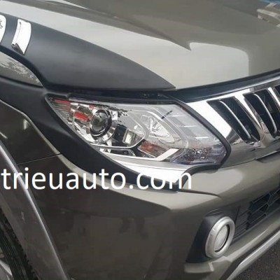 viền đ&egrave;n mầu đen cho xe triton 2018