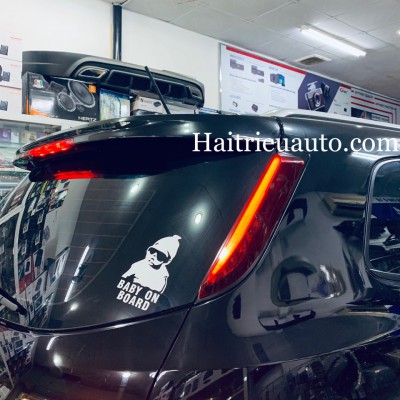 Đ&egrave;n cột sau xe Ford Everest