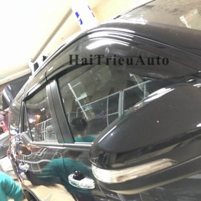 V&egrave; che mưa đen xe innova 2017