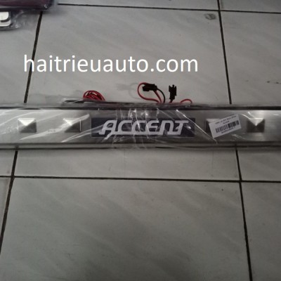 nẹp bước chân có đèn xe Accent 2018