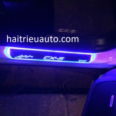 nẹp bước ch&acirc;n c&oacute; đ&egrave;n led cho xe mazda cx5 2018