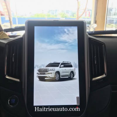 M&agrave;n h&igrave;nh tesla theo xe Toyota Land Cruiser