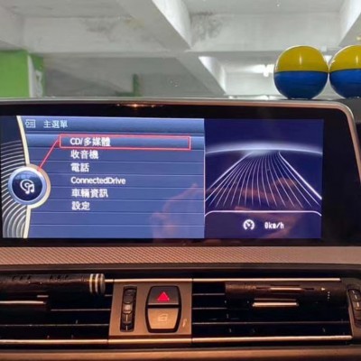 m&agrave;n h&igrave;nh android theo xe BMW 520 