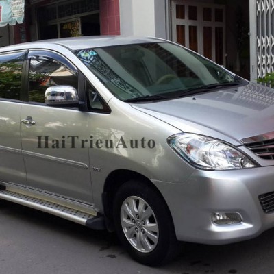 Bệ bước chân chấm bi cho xe innova