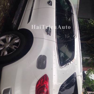 V&egrave; che mưa cho xe Ford Everest 2017