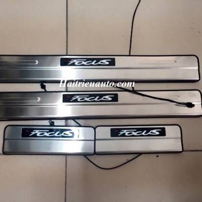Nẹp bước chân không đèn Focus 2017