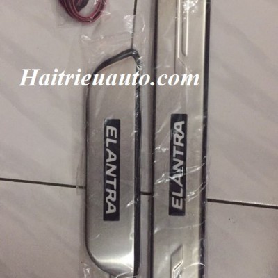 Nẹp bước chân có đèn Elantra 2017