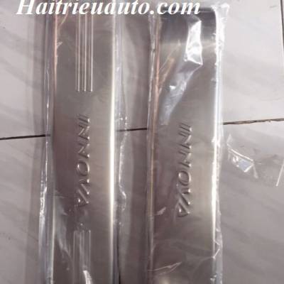 Nẹp bước chân trong Innova 2017