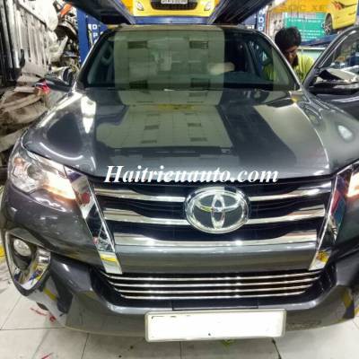 Ốp mặt calang Fortuner 2017