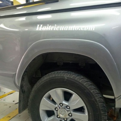 Ốp cua lốp Toyota Hilux 2017