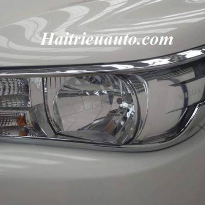 Viền đ&egrave;n trước Toyota Hilux 2017