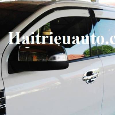 Che mưa Ford Everest h&agrave;ng th&aacute;i