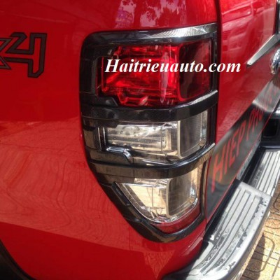Viền đ&egrave;n sau Ford Ranger