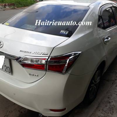 Viền đ&egrave;n sau Altis 2017