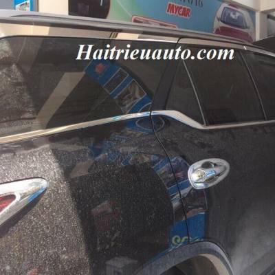 Viền khung k&iacute;nh Fortuner 2017